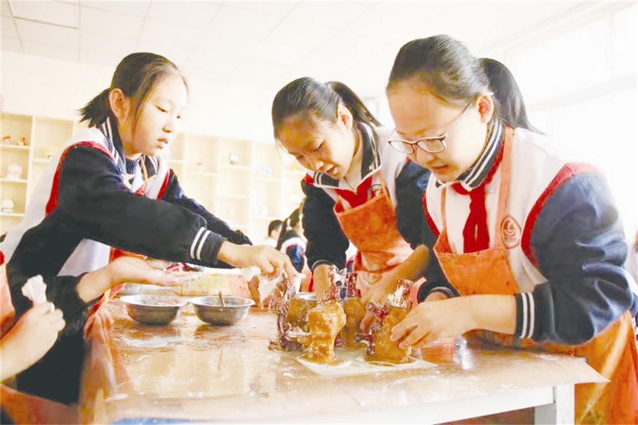 图1石膏彩绘