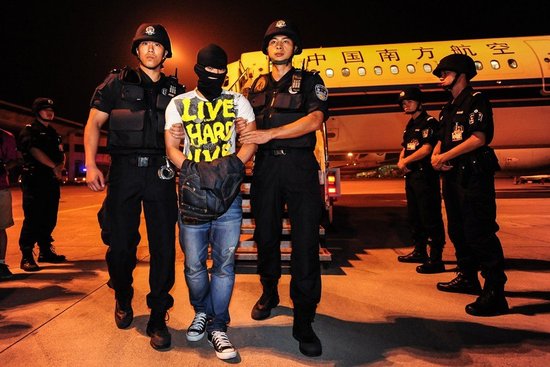 威胁爆炸深航班案内幕:嫌犯为阻止债主追债