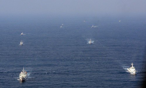 我国12艘公务船同时在钓鱼岛海域巡航执法