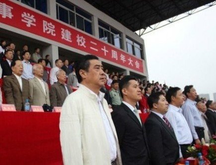 西安外事学院20周年庆典上的图片(来自微博)