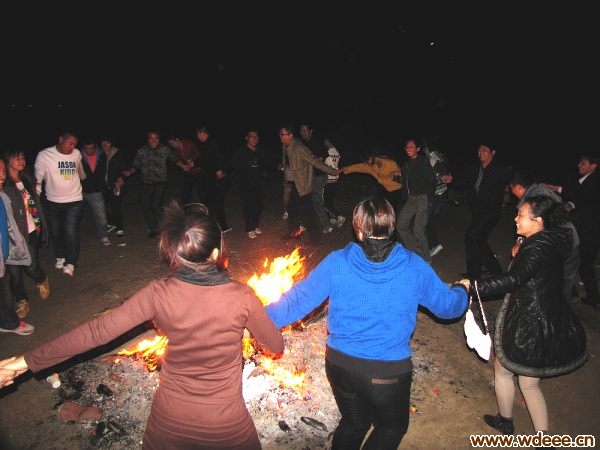2011大型篝火晚会在套尔河畔成功举办