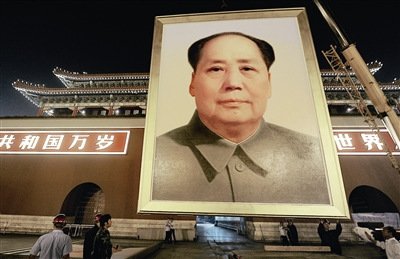 天安门城楼国庆前更换毛主席画像(图)