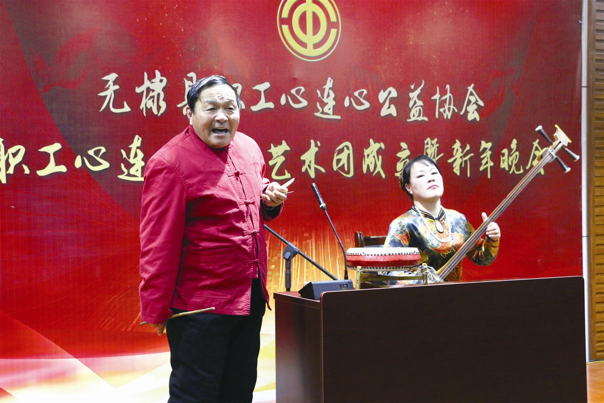 载歌载舞庆年会